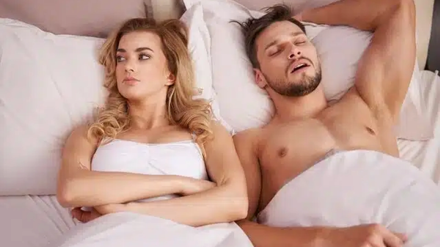 Horlama ve cinsel ilişkiler üzerindeki etkileri anlatan bilgilendirici görsel. Cinsel İlişkilerde Horlamanın Etkisi - Sağlık ve Çözüm Yolları